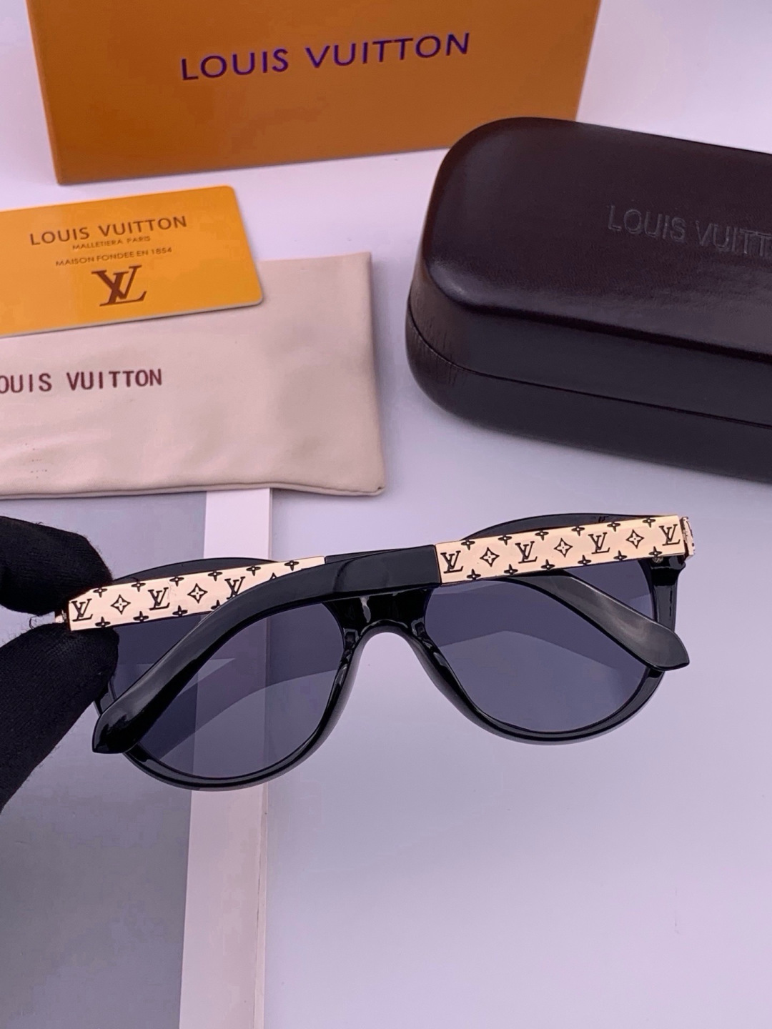 🔺LV🔻早春新款，众多明星同款[色]LV‼️‼️新款大框墨镜 ，🌈🌈宝丽来超清太阳镜🔝🔝型号：L87000