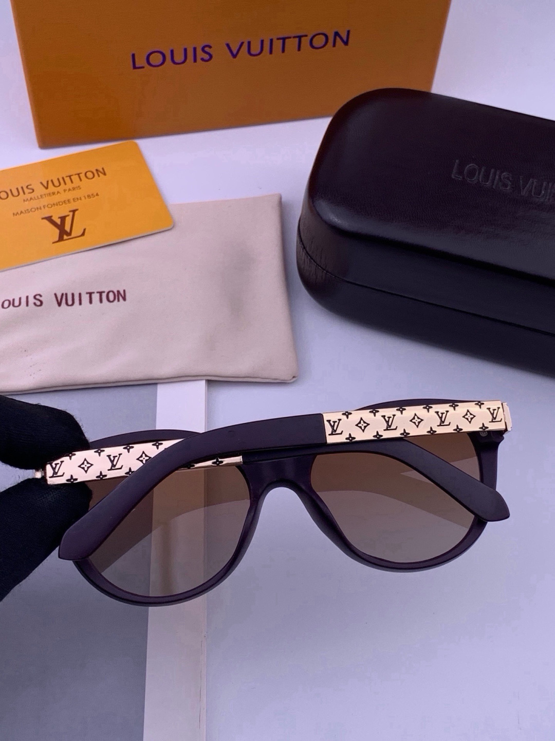 🔺LV🔻早春新款，众多明星同款[色]LV‼️‼️新款大框墨镜 ，🌈🌈宝丽来超清太阳镜🔝🔝型号：L87000