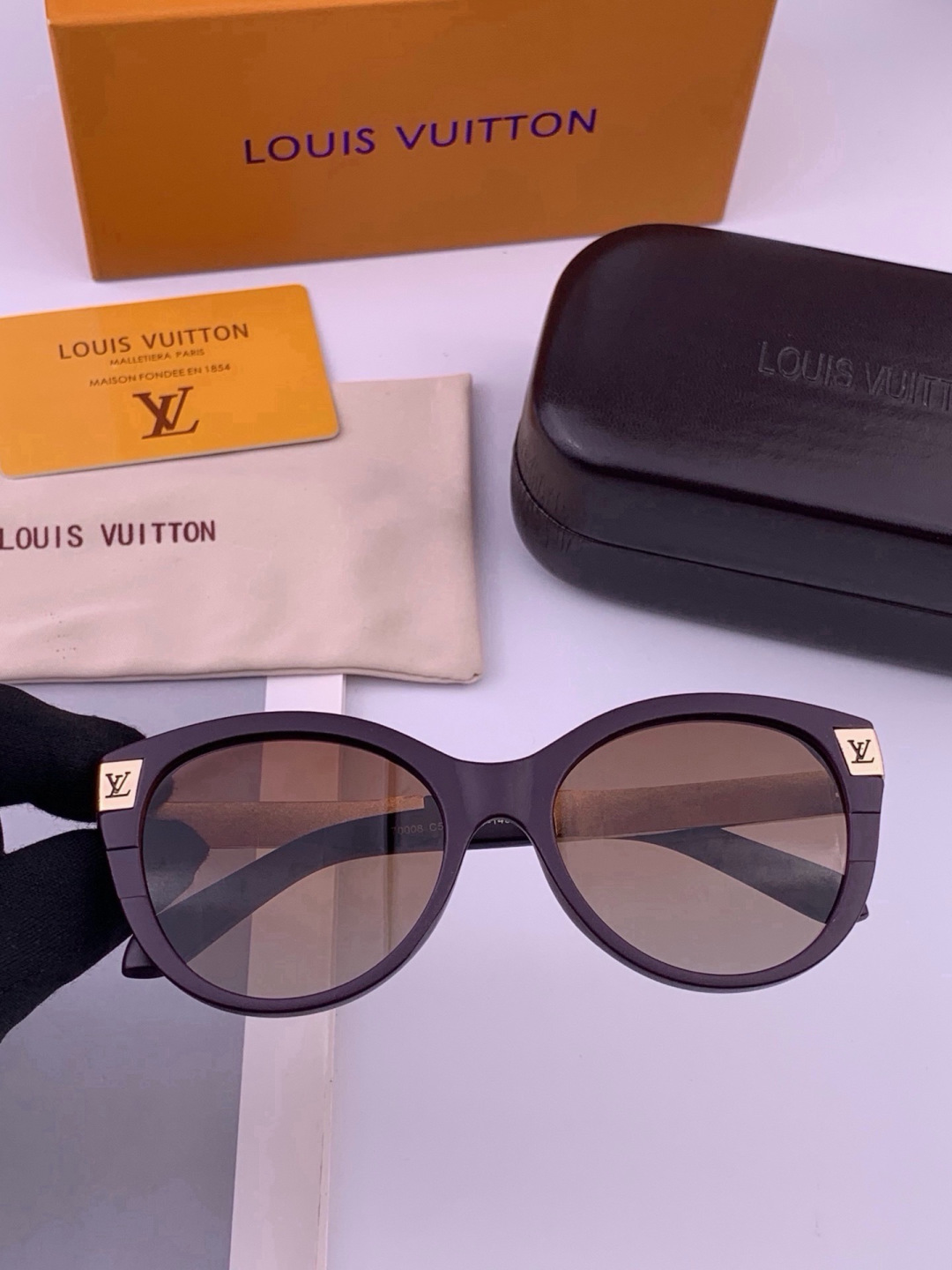 🔺LV🔻早春新款，众多明星同款[色]LV‼️‼️新款大框墨镜 ，🌈🌈宝丽来超清太阳镜🔝🔝型号：L87000