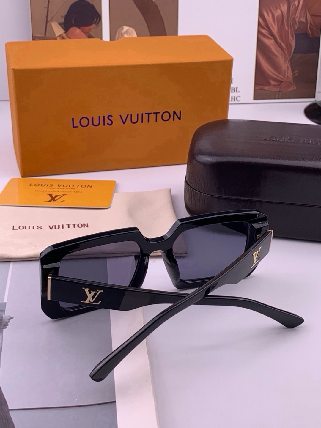 🔺LV🔻早春新款，众多明星同款[色]LV‼️‼️新款大框墨镜 ，🌈🌈宝丽来超清太阳镜🔝🔝型号：L37004