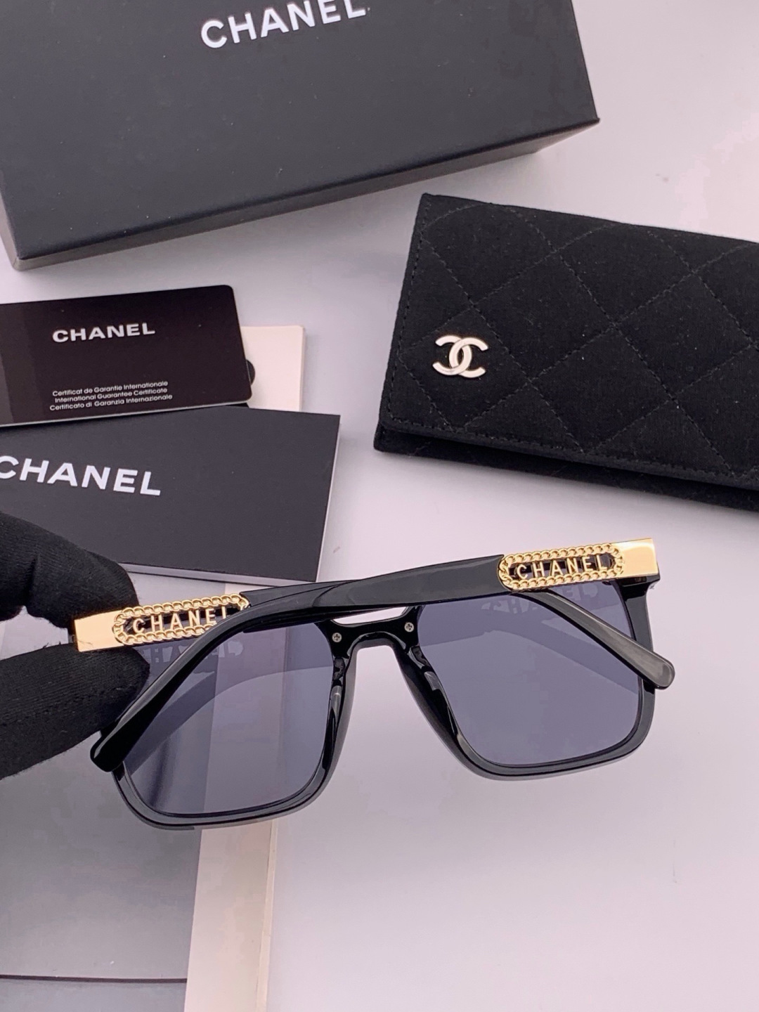 新品CHANEL 香奈儿太阳镜以独特魅力和前卫风格诠释春夏最新眼镜，质感超好佩带舒适 型号：CH07003