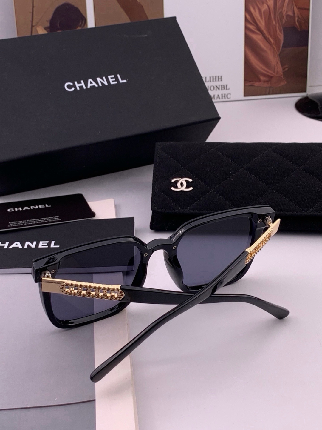 新品CHANEL 香奈儿太阳镜以独特魅力和前卫风格诠释春夏最新眼镜，质感超好佩带舒适 型号：CH07003