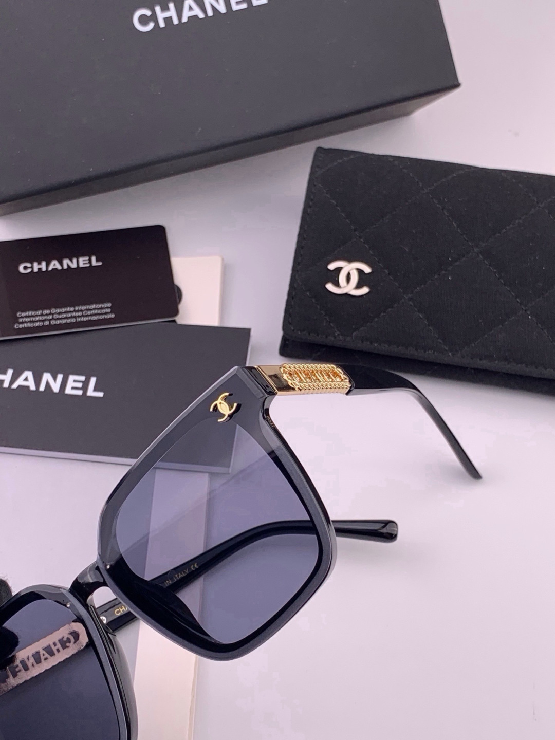 新品CHANEL 香奈儿太阳镜以独特魅力和前卫风格诠释春夏最新眼镜，质感超好佩带舒适 型号：CH07003