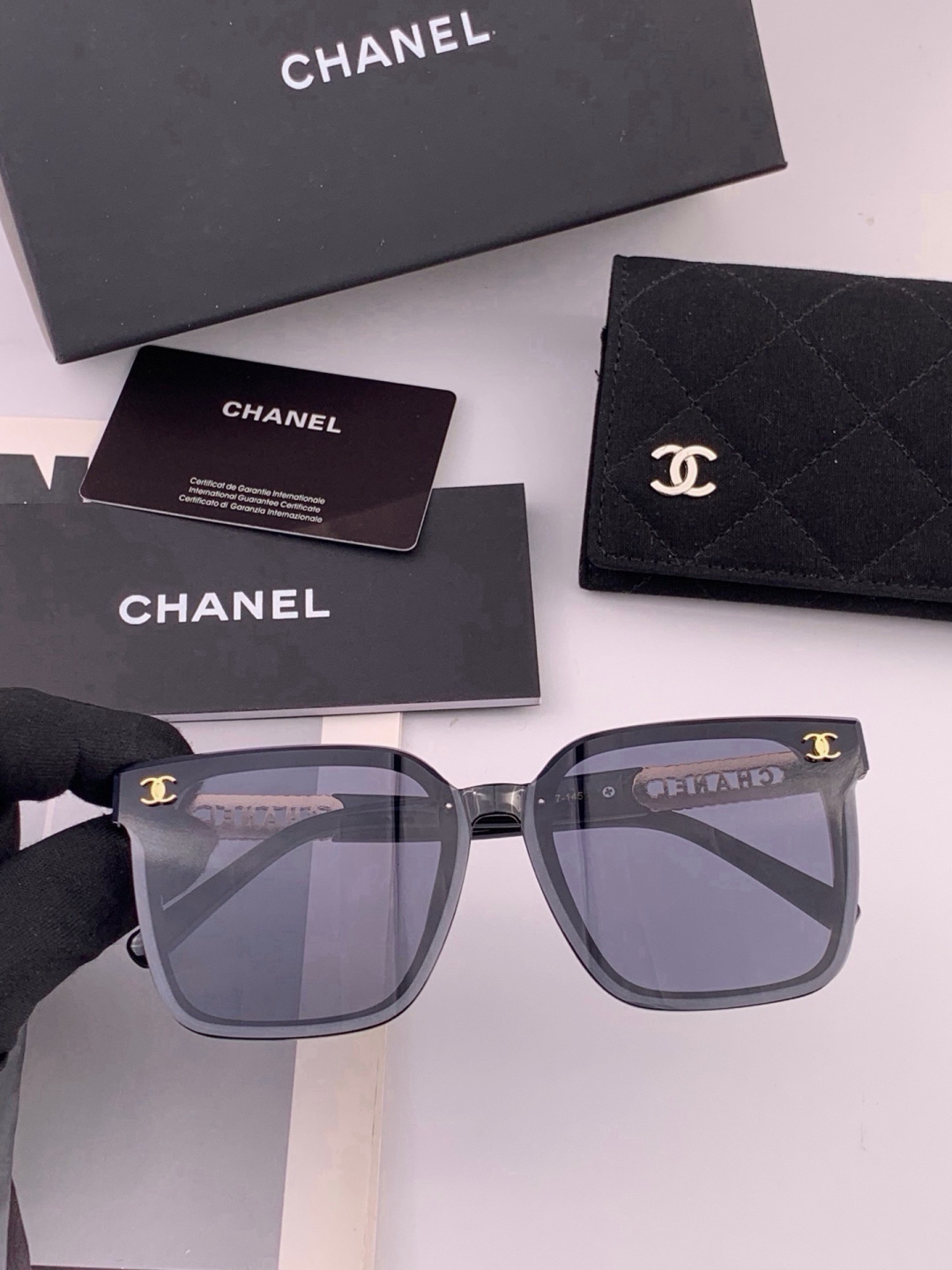 新品CHANEL 香奈儿太阳镜以独特魅力和前卫风格诠释春夏最新眼镜，质感超好佩带舒适 型号：CH07003