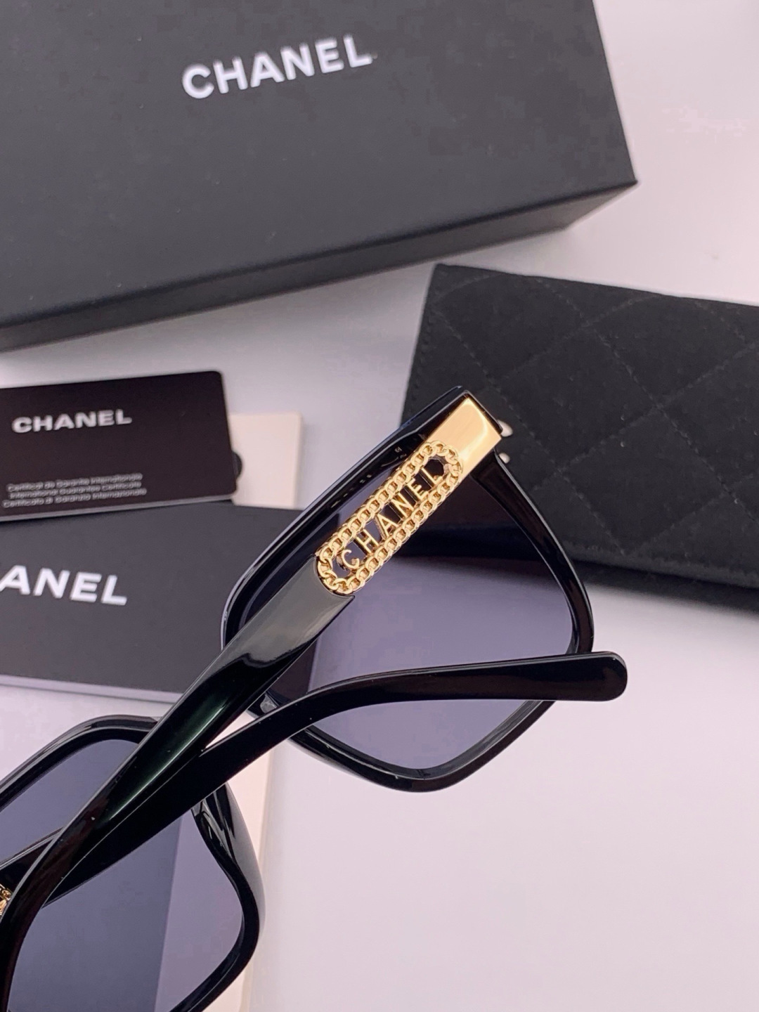 新品CHANEL 香奈儿太阳镜以独特魅力和前卫风格诠释春夏最新眼镜，质感超好佩带舒适 型号：CH07003
