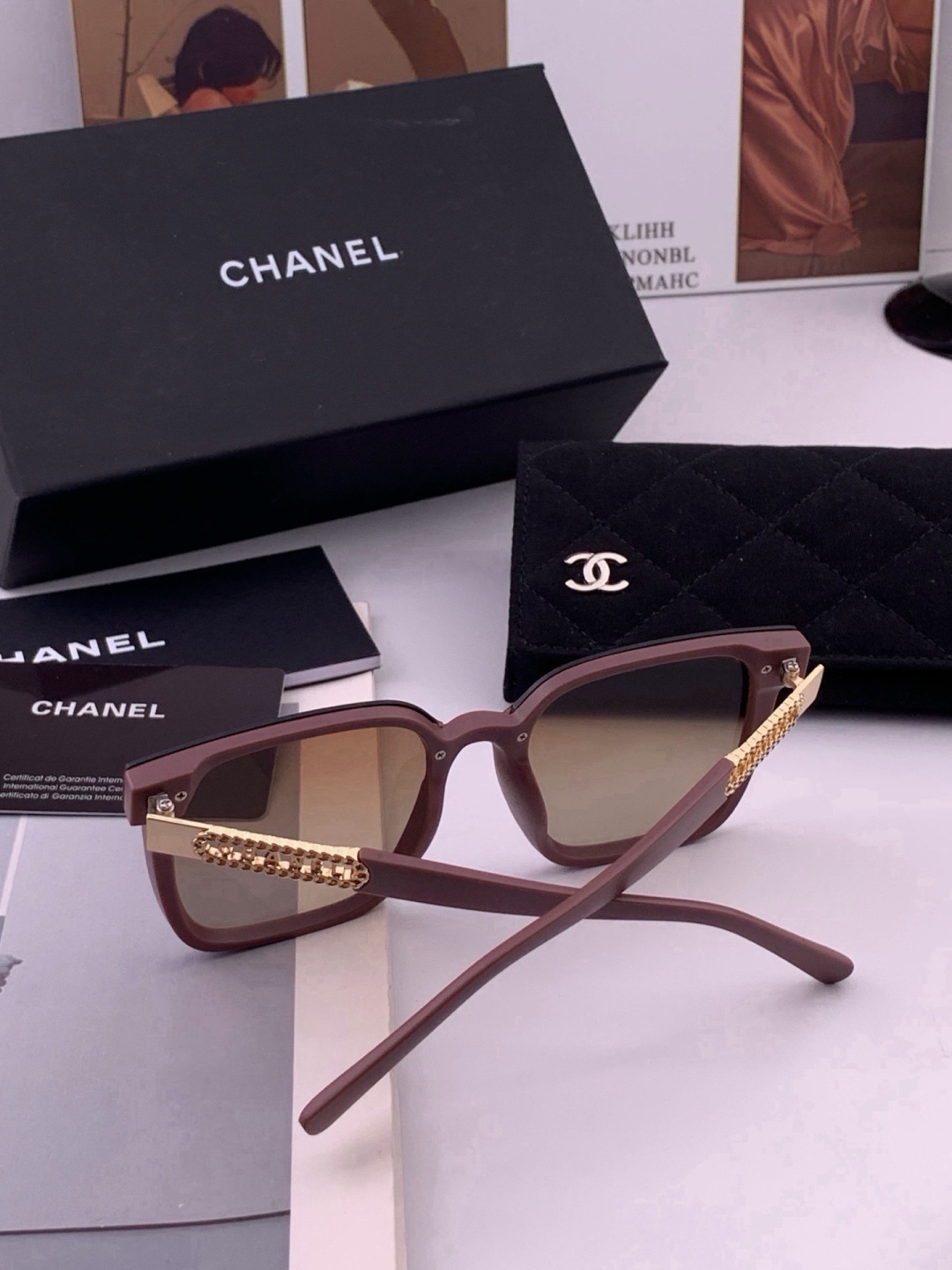 新品CHANEL 香奈儿太阳镜以独特魅力和前卫风格诠释春夏最新眼镜，质感超好佩带舒适 型号：CH07003