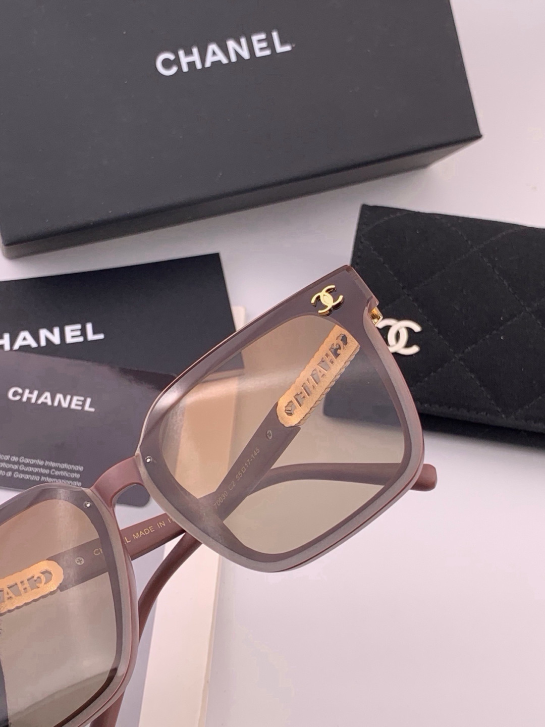 新品CHANEL 香奈儿太阳镜以独特魅力和前卫风格诠释春夏最新眼镜，质感超好佩带舒适 型号：CH07003