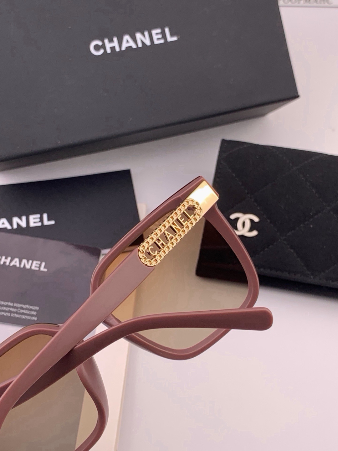 新品CHANEL 香奈儿太阳镜以独特魅力和前卫风格诠释春夏最新眼镜，质感超好佩带舒适 型号：CH07003