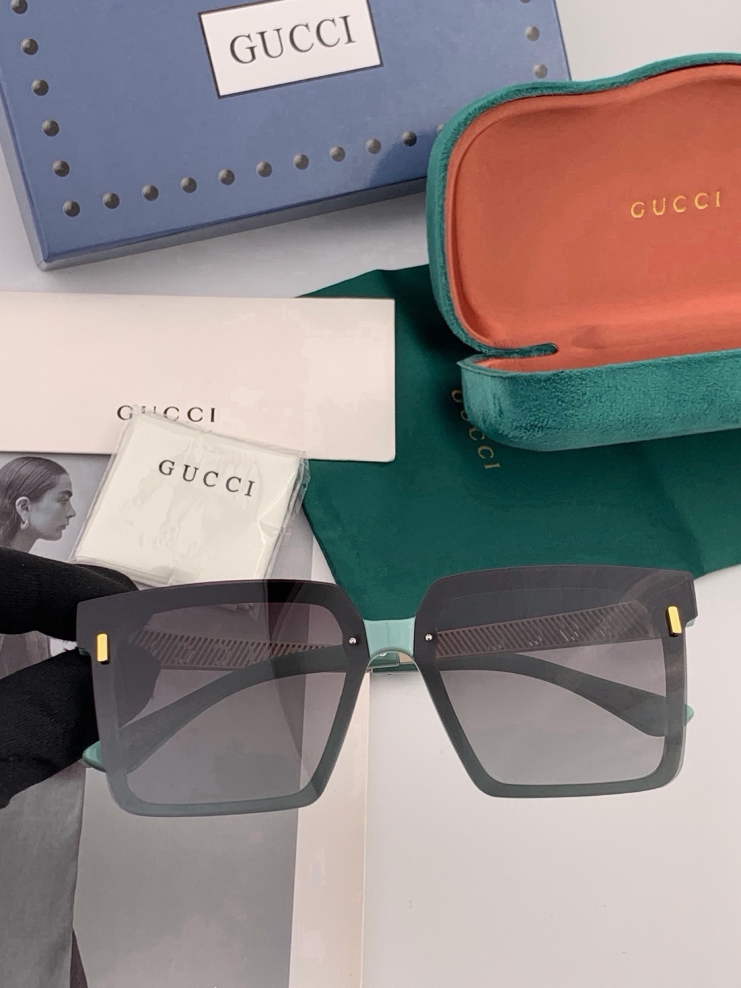 Gucci联名系列限量版经典的方框设计，不挑脸型，无论搭配大衣还是连衣裙都非常显气质 偏光镜片预防紫外线 型号：G501
