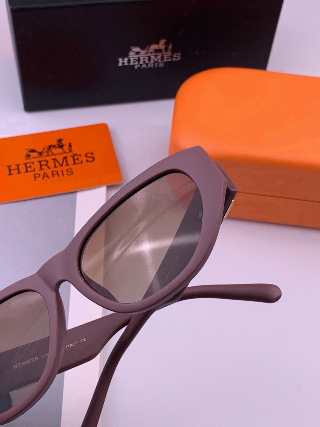 HERMES 爱马仕 开春新款🎈原版出货 网红超爆款💙经典奢华全球风[强][酷][亲亲] 时尚方框太阳镜[得意] 气质非