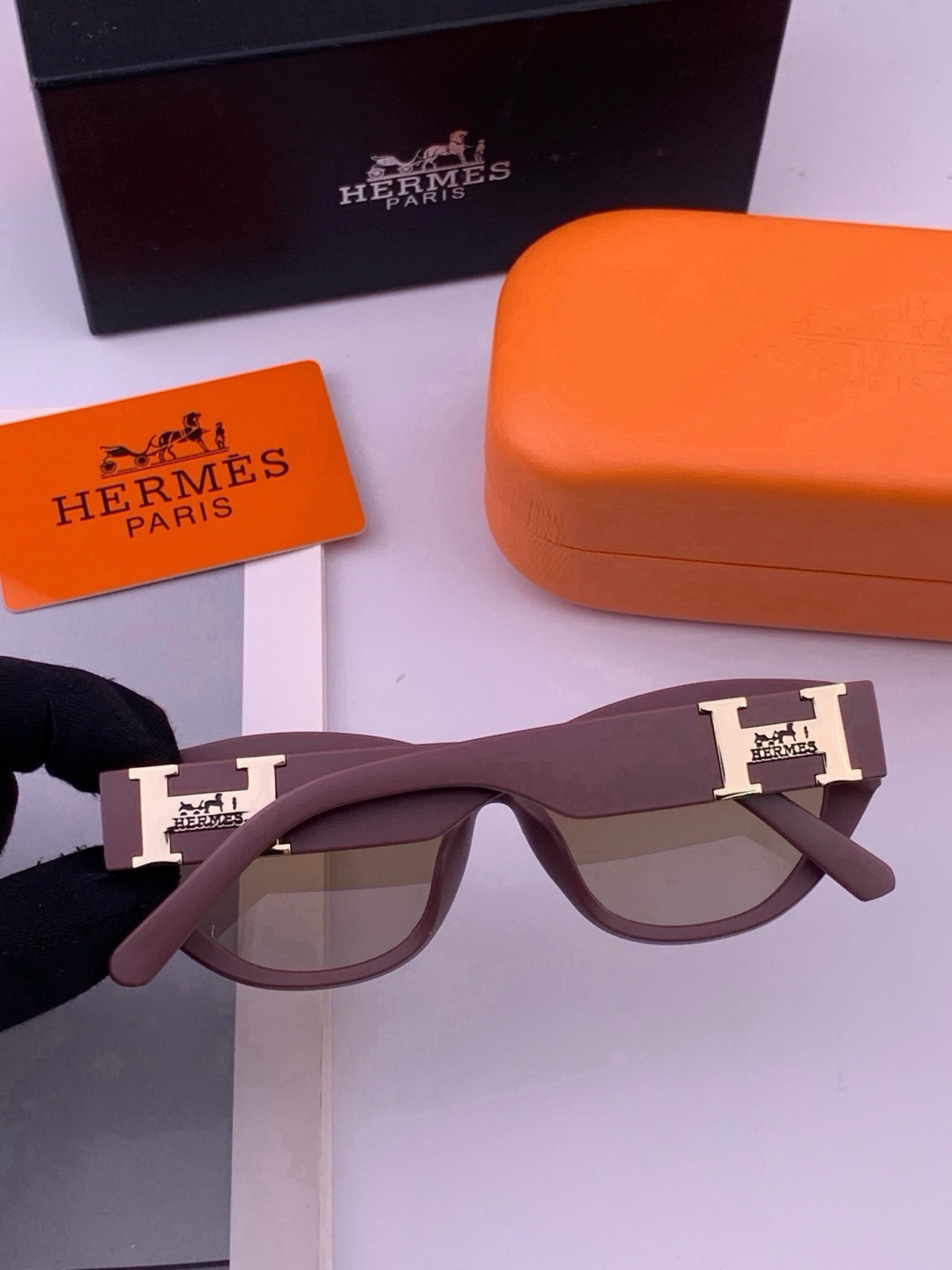 HERMES 爱马仕 开春新款🎈原版出货 网红超爆款💙经典奢华全球风[强][酷][亲亲] 时尚方框太阳镜[得意] 气质非