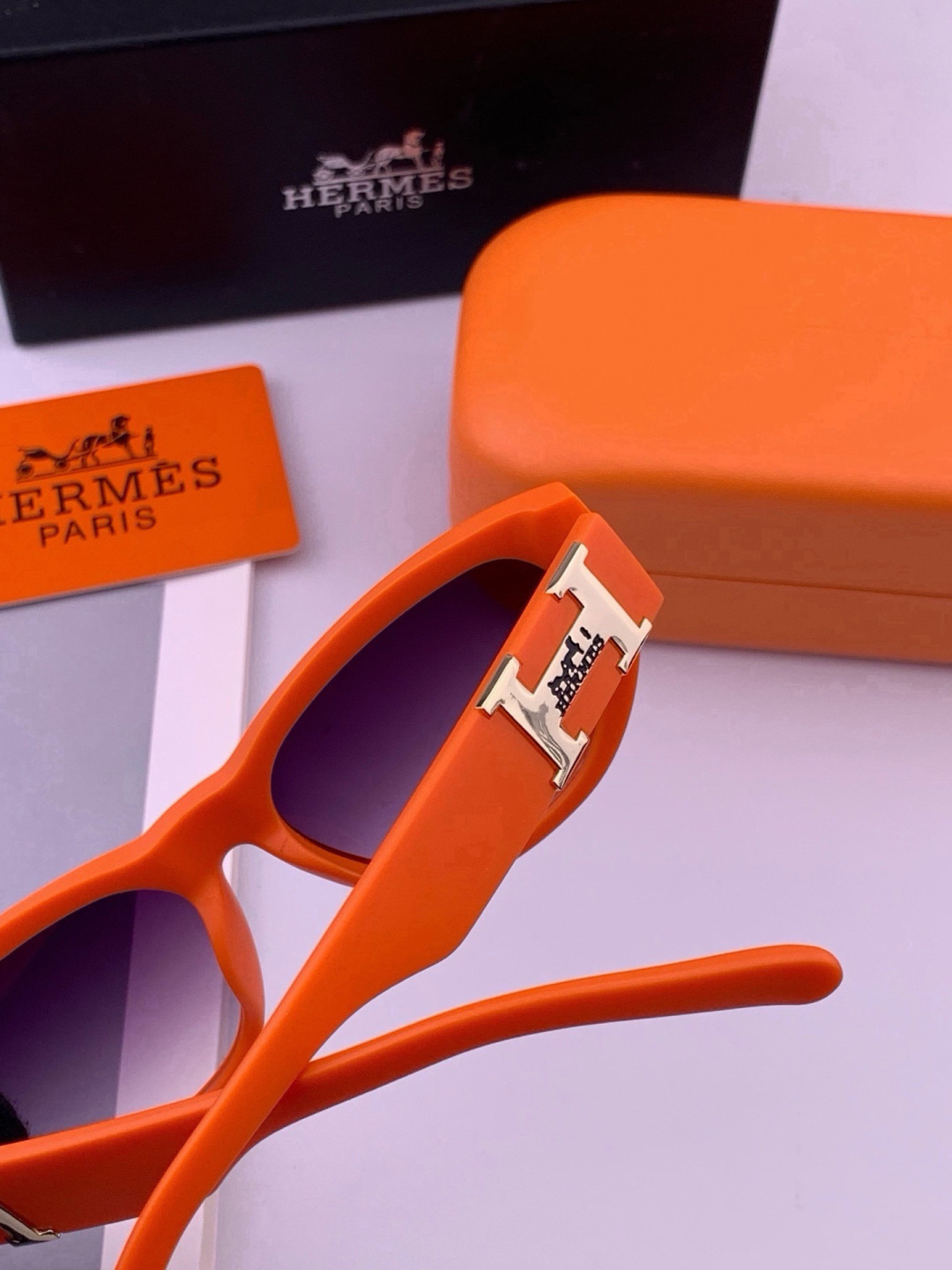 HERMES 爱马仕 开春新款🎈原版出货 网红超爆款💙经典奢华全球风[强][酷][亲亲] 时尚方框太阳镜[得意] 气质非