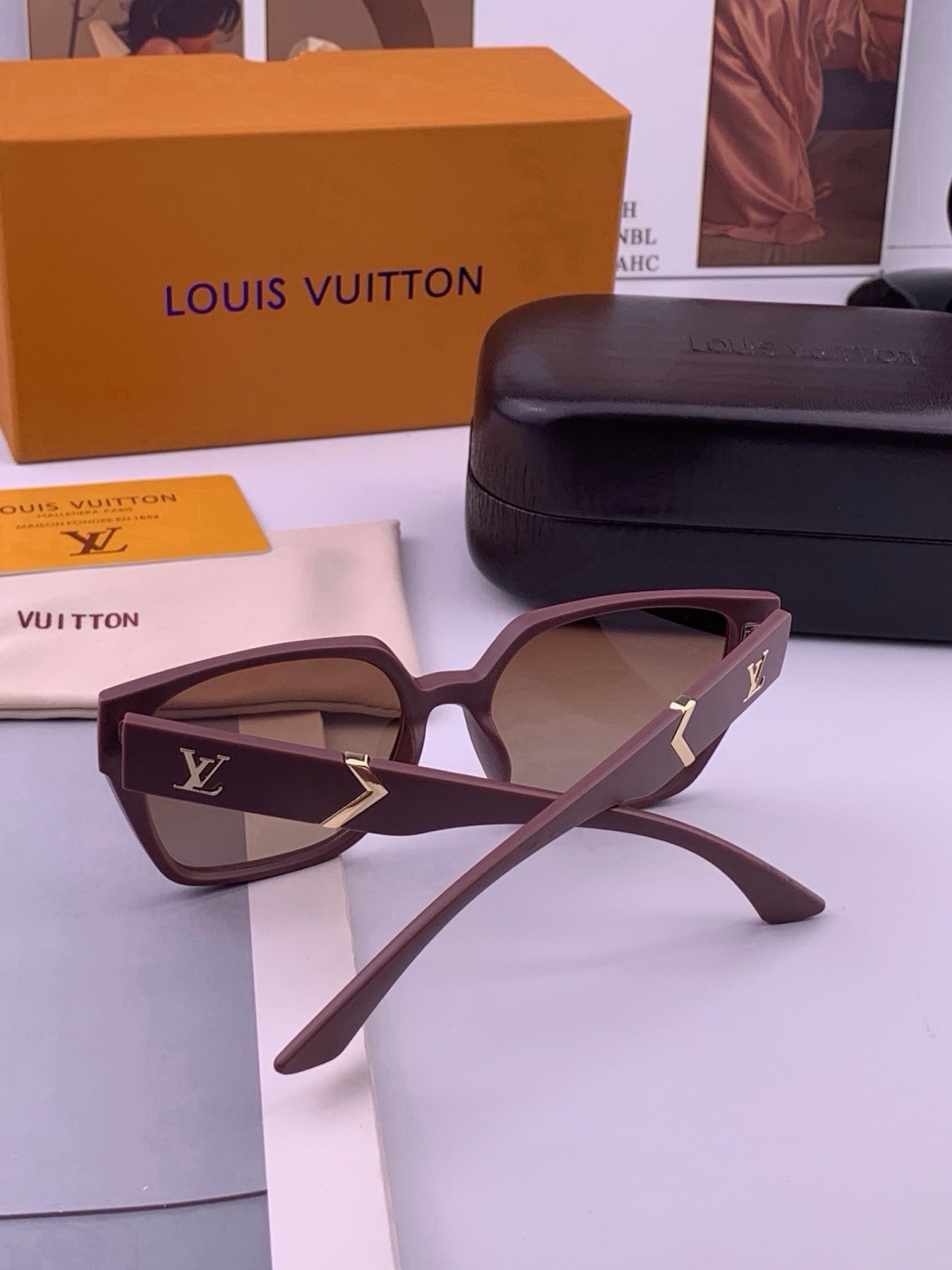 🔺LV🔻早春新款，众多明星同款[色]LV‼️‼️新款大框墨镜 ，🌈🌈宝丽来超清太阳镜🔝🔝型号：L77004