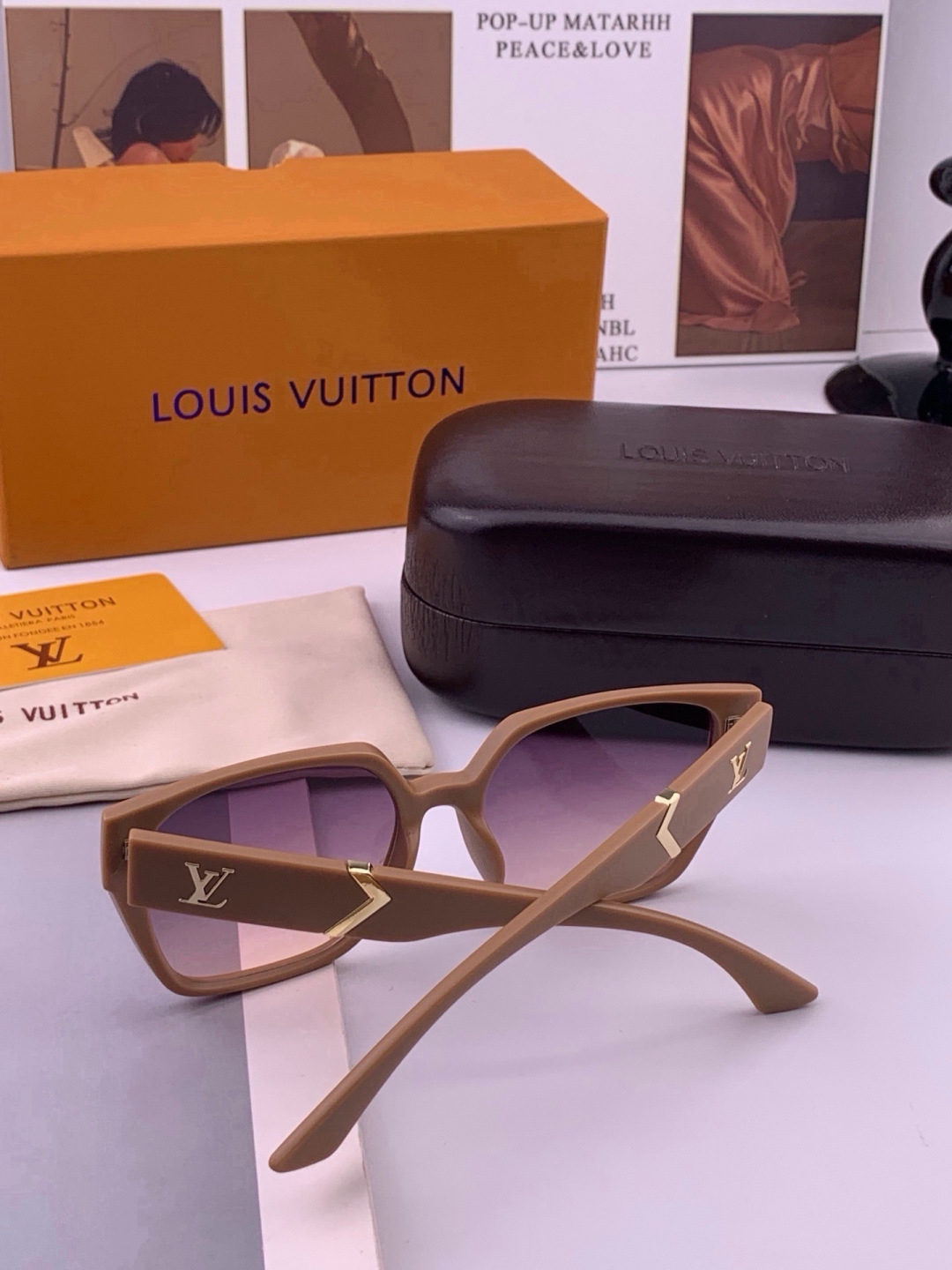 🔺LV🔻早春新款，众多明星同款[色]LV‼️‼️新款大框墨镜 ，🌈🌈宝丽来超清太阳镜🔝🔝型号：L77004