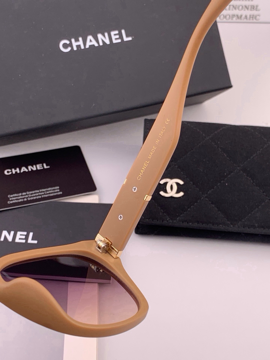🔺CHANEL🔻官方早春新款，众多明星同款[色]香奈儿‼️‼️新款大框墨镜 ，🌈🌈宝丽来超清太阳镜🔝🔝型号：CH4700