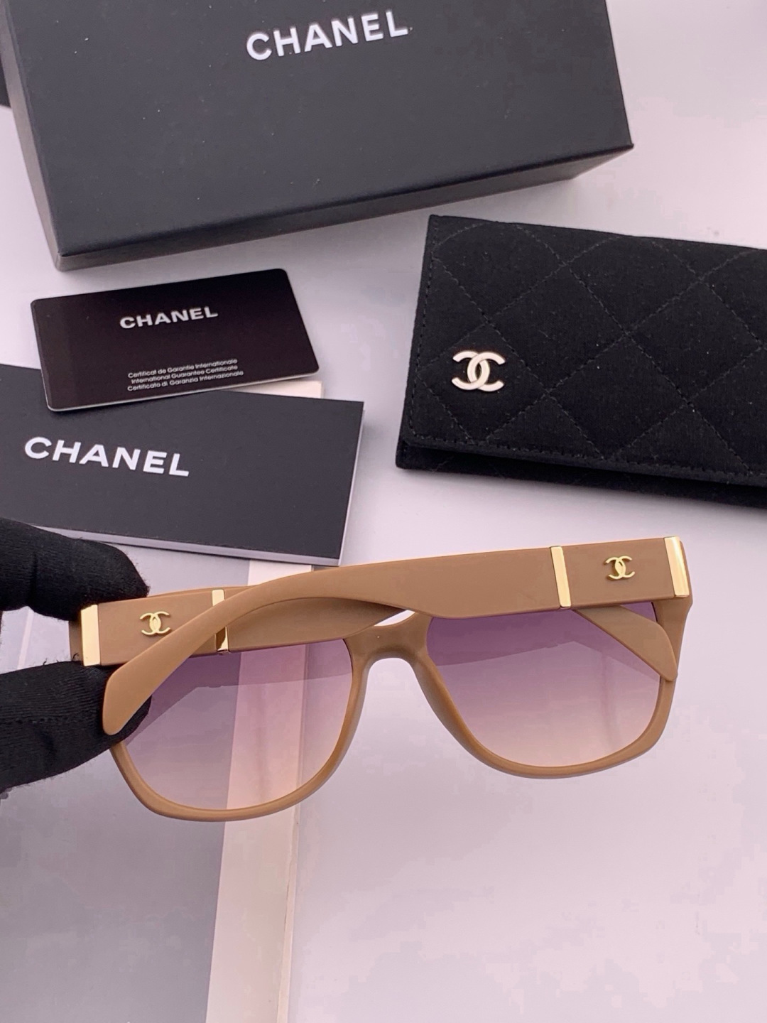 🔺CHANEL🔻官方早春新款，众多明星同款[色]香奈儿‼️‼️新款大框墨镜 ，🌈🌈宝丽来超清太阳镜🔝🔝型号：CH4700