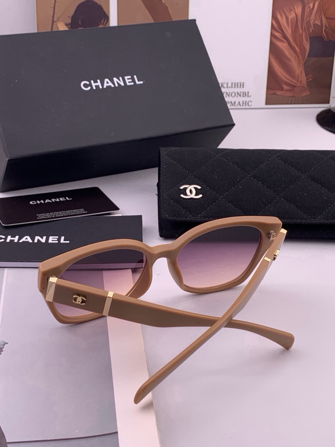 🔺CHANEL🔻官方早春新款，众多明星同款[色]香奈儿‼️‼️新款大框墨镜 ，🌈🌈宝丽来超清太阳镜🔝🔝型号：CH4700