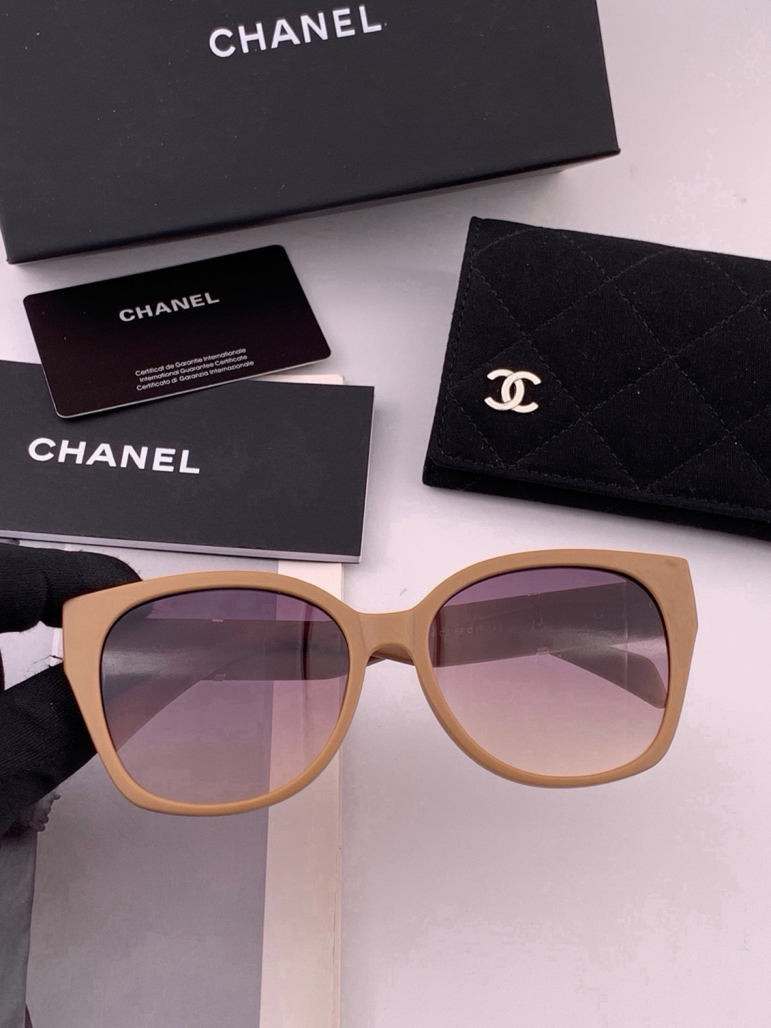 🔺CHANEL🔻官方早春新款，众多明星同款[色]香奈儿‼️‼️新款大框墨镜 ，🌈🌈宝丽来超清太阳镜🔝🔝型号：CH4700