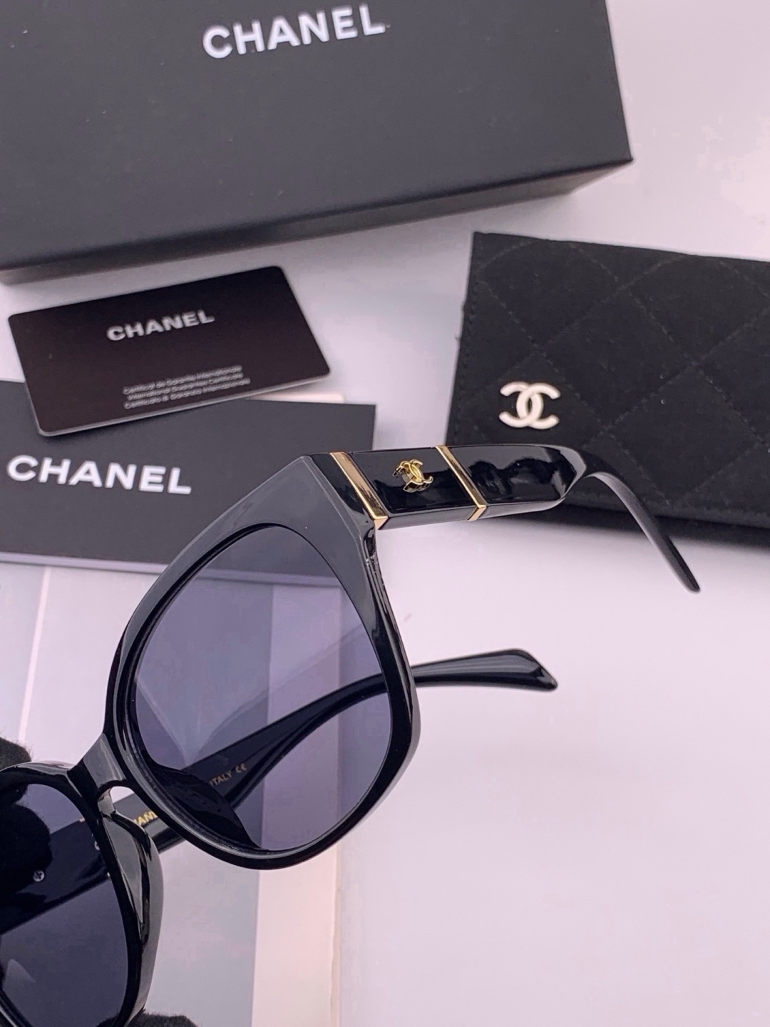 🔺CHANEL🔻官方早春新款，众多明星同款[色]香奈儿‼️‼️新款大框墨镜 ，🌈🌈宝丽来超清太阳镜🔝🔝型号：CH4700