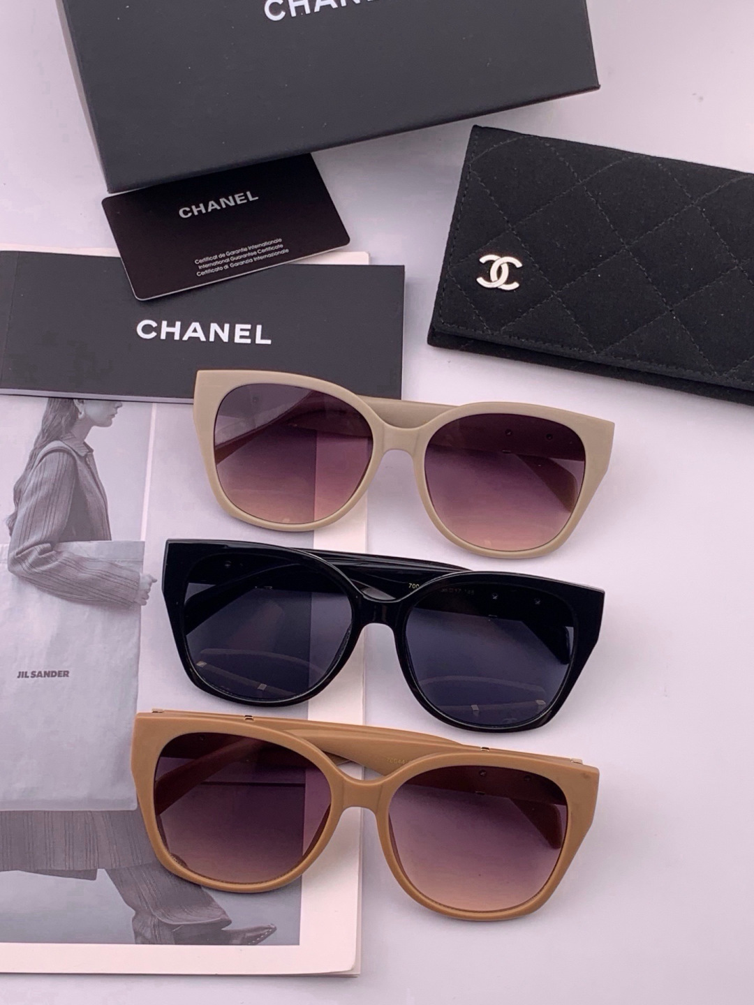 🔺CHANEL🔻官方早春新款，众多明星同款[色]香奈儿‼️‼️新款大框墨镜 ，🌈🌈宝丽来超清太阳镜🔝🔝型号：CH4700