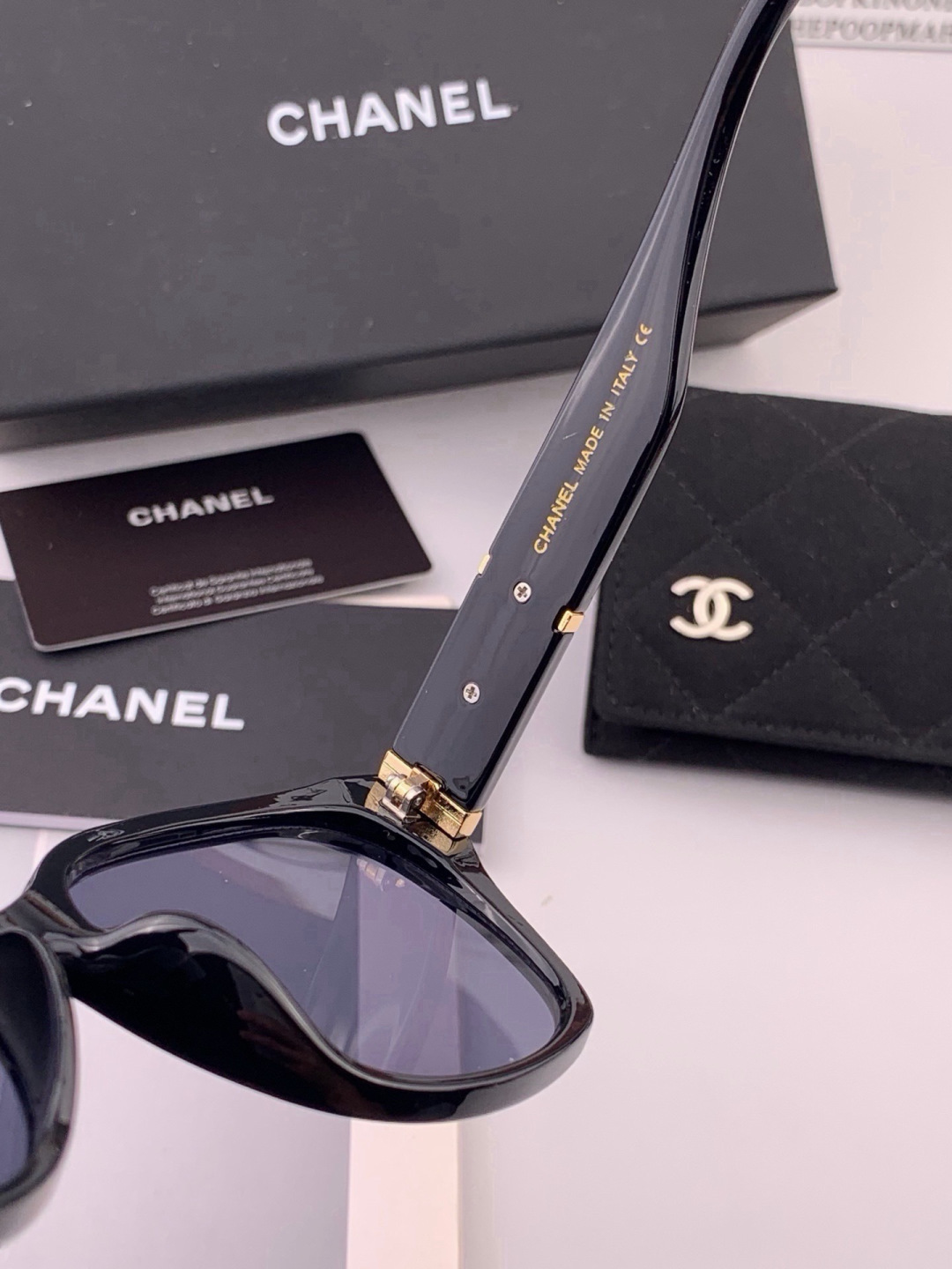 🔺CHANEL🔻官方早春新款，众多明星同款[色]香奈儿‼️‼️新款大框墨镜 ，🌈🌈宝丽来超清太阳镜🔝🔝型号：CH4700