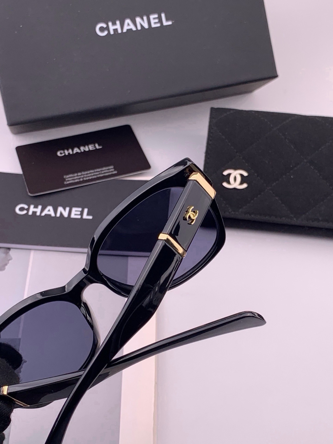 🔺CHANEL🔻官方早春新款，众多明星同款[色]香奈儿‼️‼️新款大框墨镜 ，🌈🌈宝丽来超清太阳镜🔝🔝型号：CH4700
