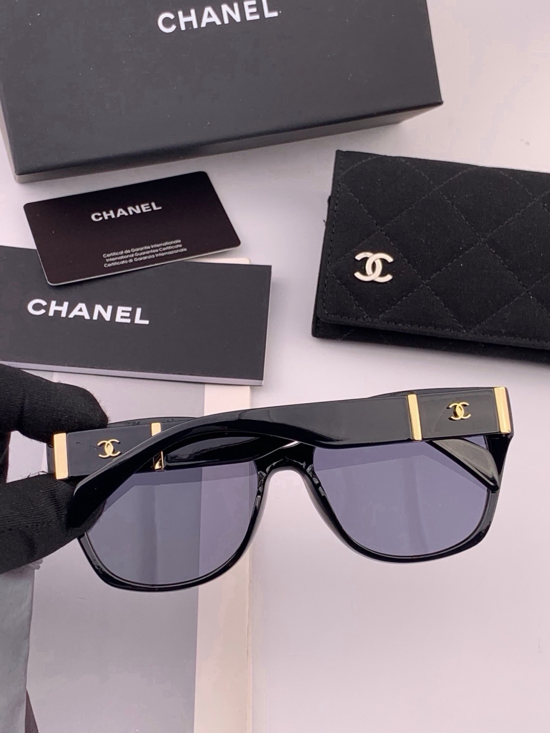 🔺CHANEL🔻官方早春新款，众多明星同款[色]香奈儿‼️‼️新款大框墨镜 ，🌈🌈宝丽来超清太阳镜🔝🔝型号：CH4700