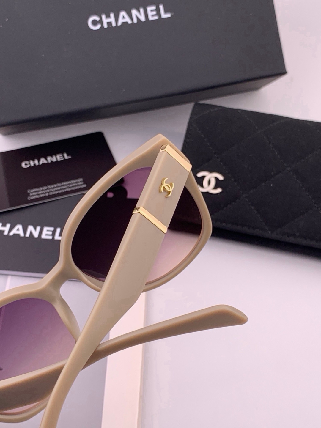 🔺CHANEL🔻官方早春新款，众多明星同款[色]香奈儿‼️‼️新款大框墨镜 ，🌈🌈宝丽来超清太阳镜🔝🔝型号：CH4700