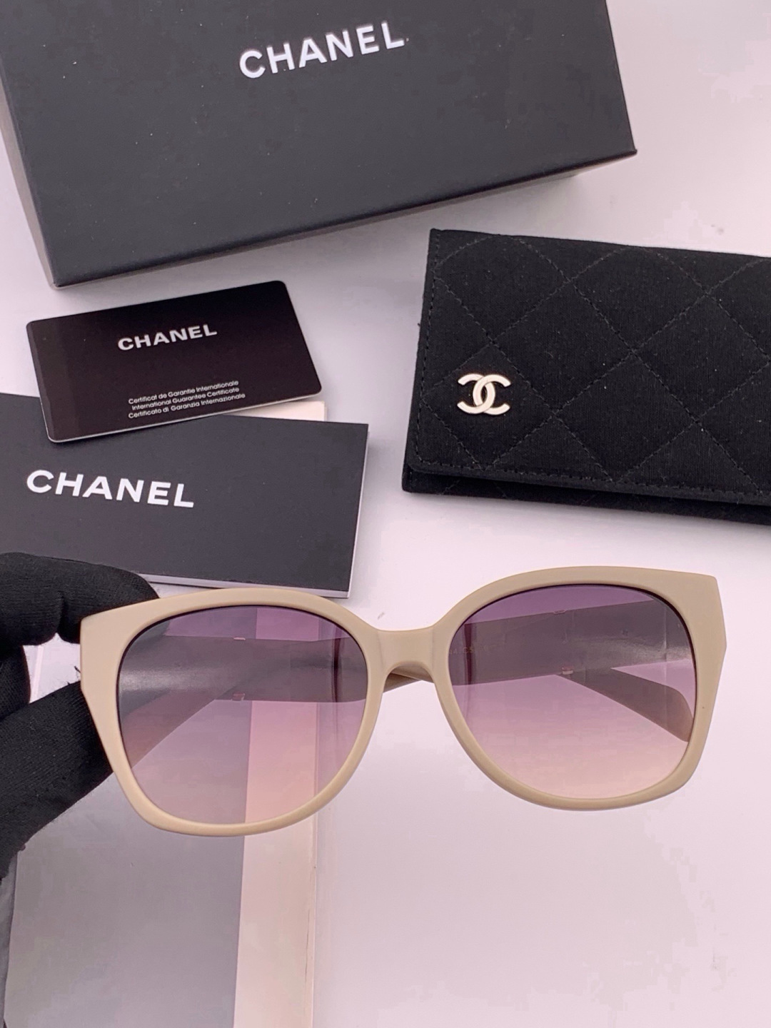 🔺CHANEL🔻官方早春新款，众多明星同款[色]香奈儿‼️‼️新款大框墨镜 ，🌈🌈宝丽来超清太阳镜🔝🔝型号：CH4700
