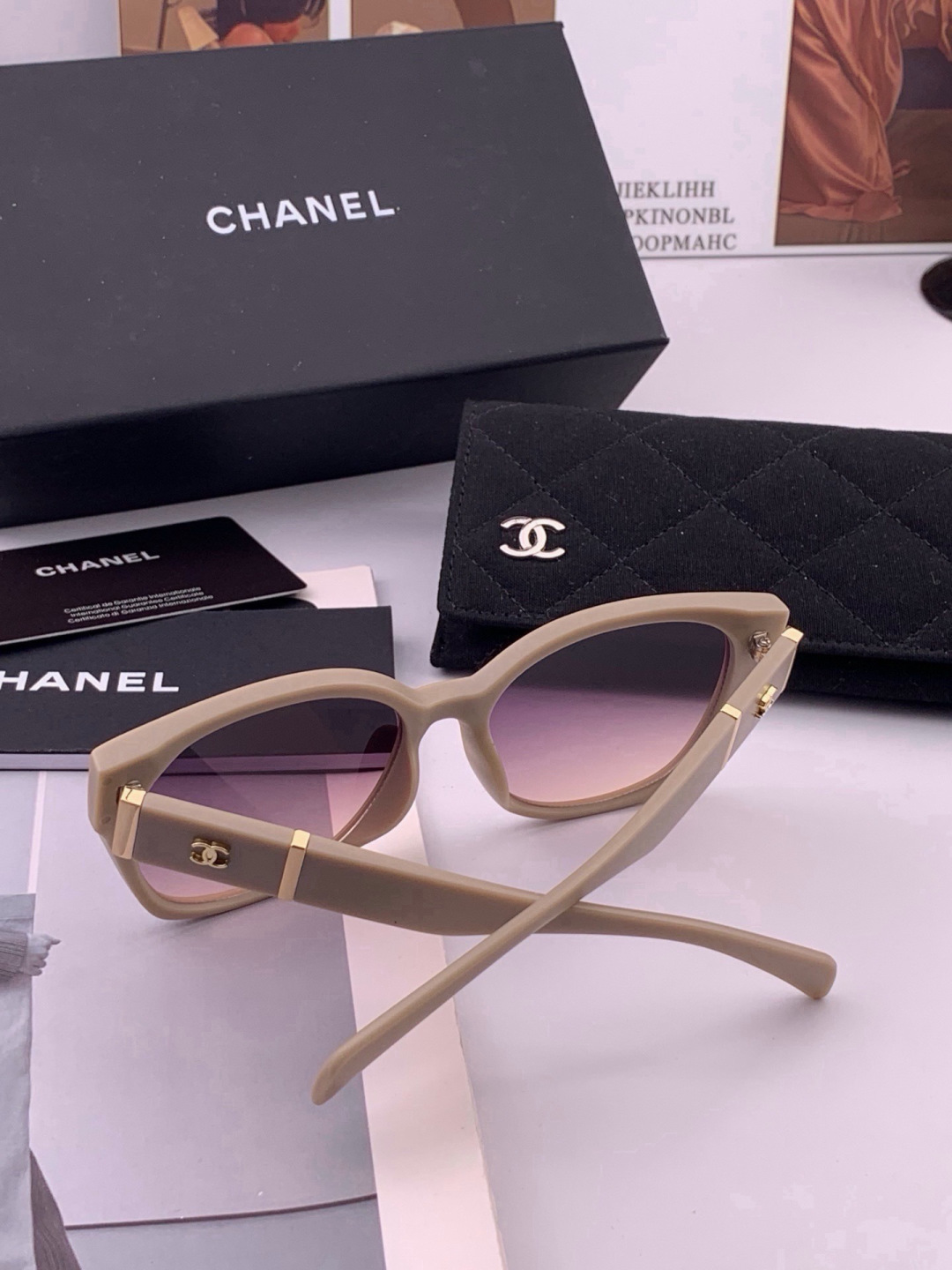 🔺CHANEL🔻官方早春新款，众多明星同款[色]香奈儿‼️‼️新款大框墨镜 ，🌈🌈宝丽来超清太阳镜🔝🔝型号：CH4700