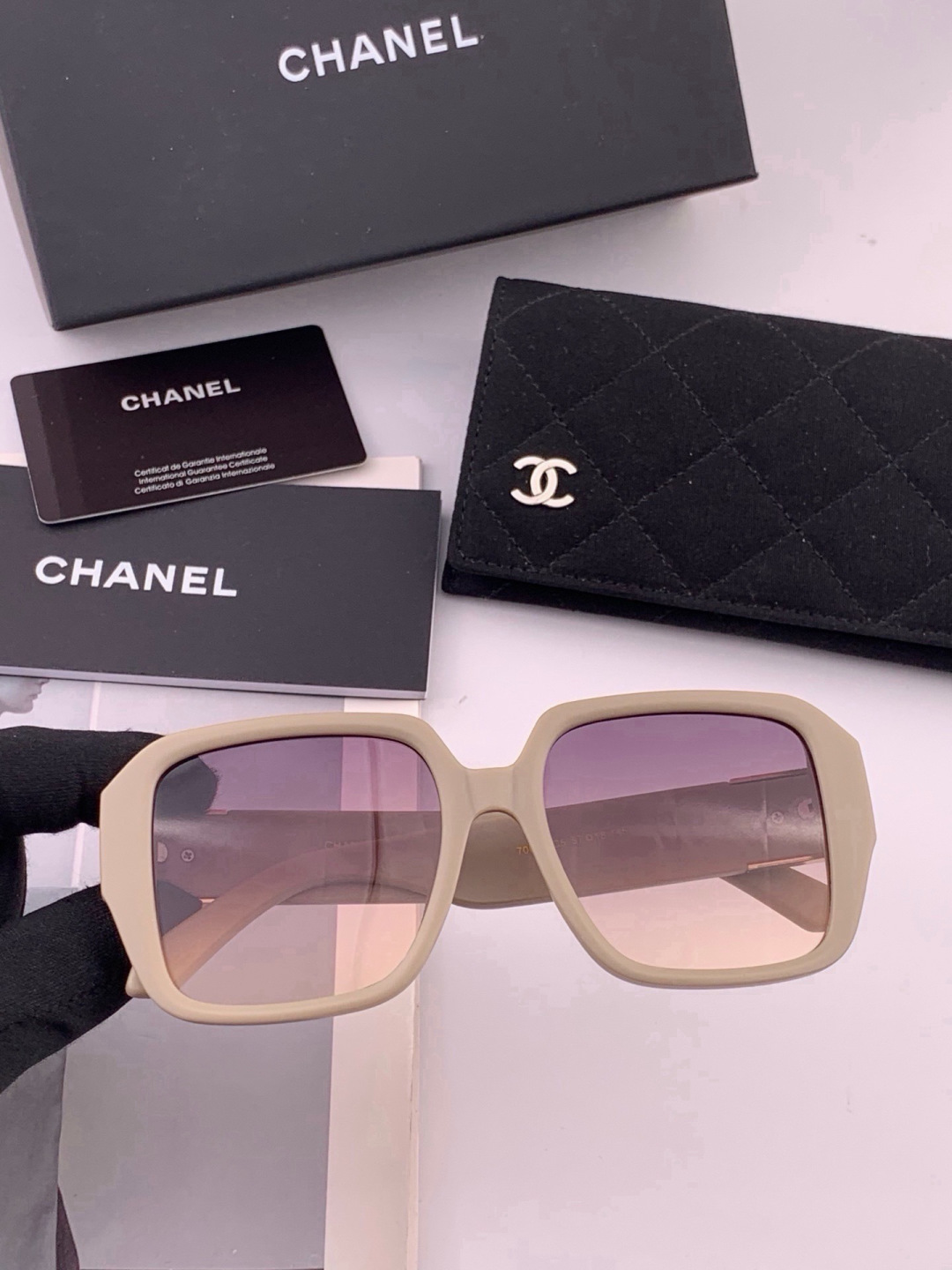 🔺CHANEL🔻官方早春新款，众多明星同款[色]香奈儿‼️‼️新款大框墨镜 ，🌈🌈宝丽来超清太阳镜🔝🔝型号：CH8700