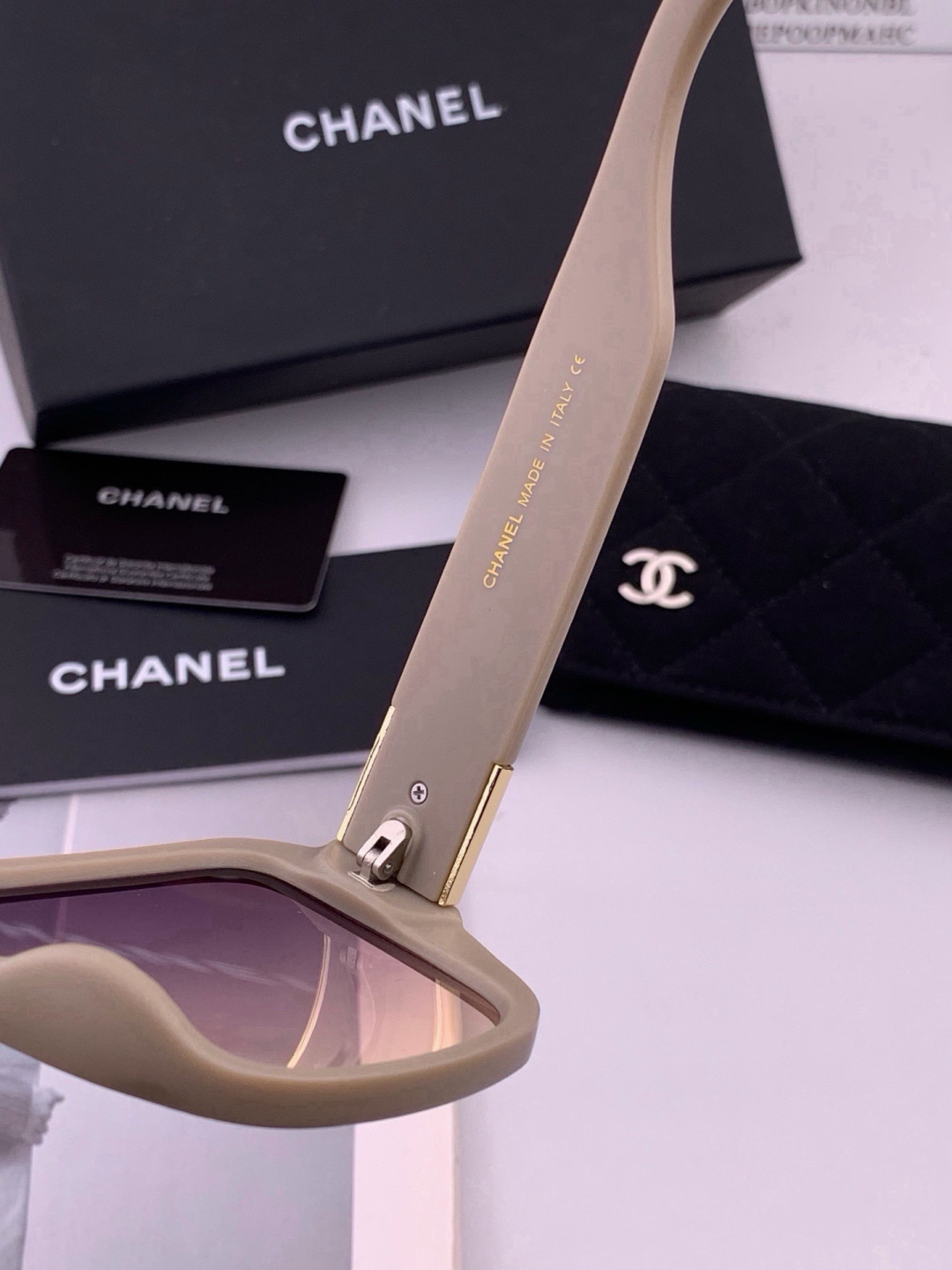 🔺CHANEL🔻官方早春新款，众多明星同款[色]香奈儿‼️‼️新款大框墨镜 ，🌈🌈宝丽来超清太阳镜🔝🔝型号：CH8700