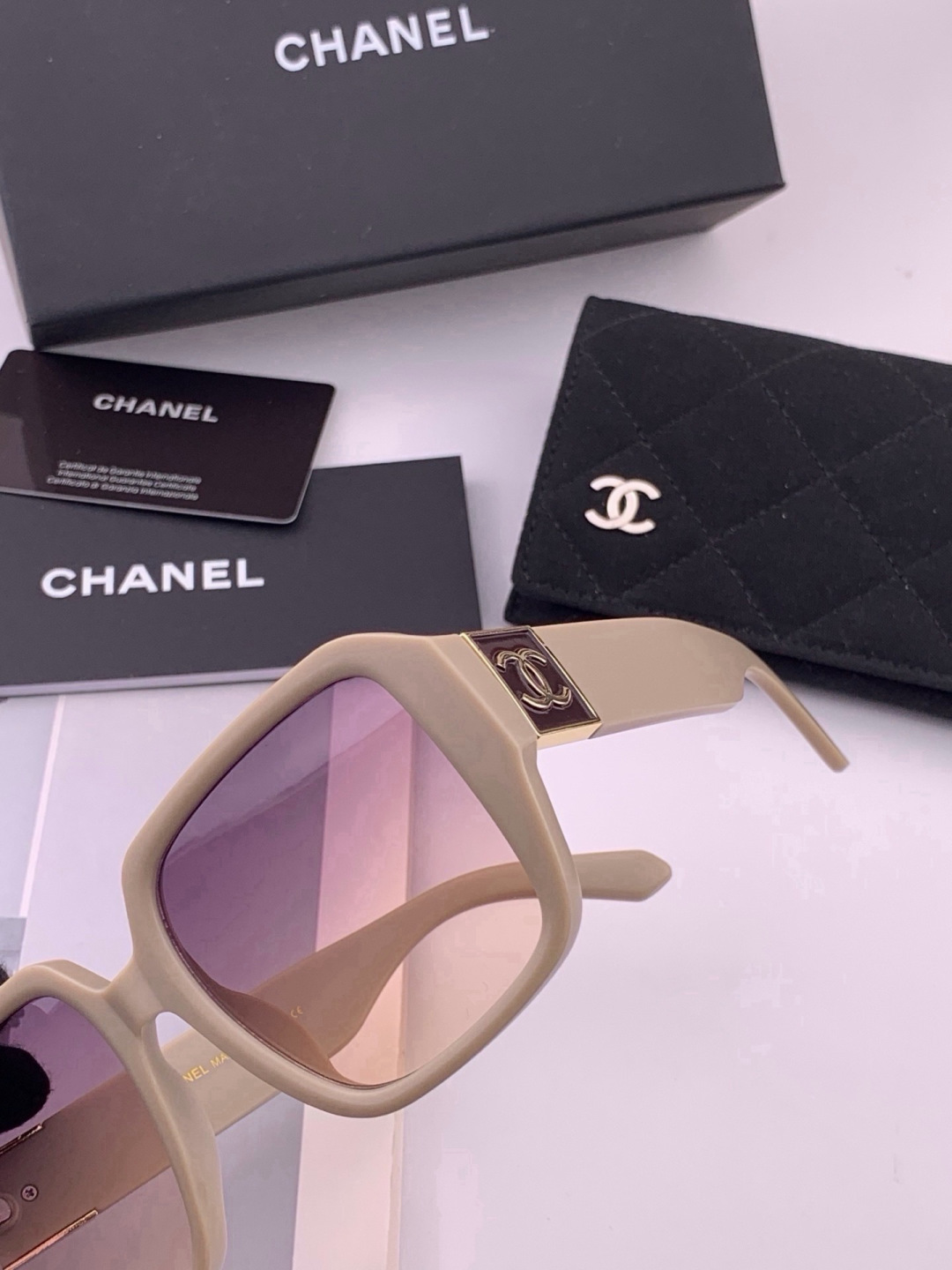 🔺CHANEL🔻官方早春新款，众多明星同款[色]香奈儿‼️‼️新款大框墨镜 ，🌈🌈宝丽来超清太阳镜🔝🔝型号：CH8700