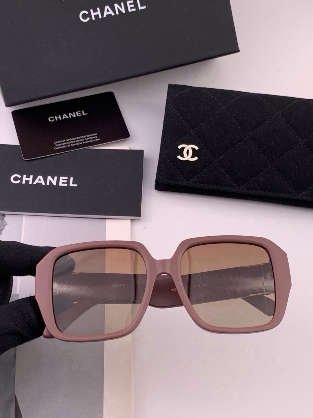 🔺CHANEL🔻官方早春新款，众多明星同款[色]香奈儿‼️‼️新款大框墨镜 ，🌈🌈宝丽来超清太阳镜🔝🔝型号：CH8700