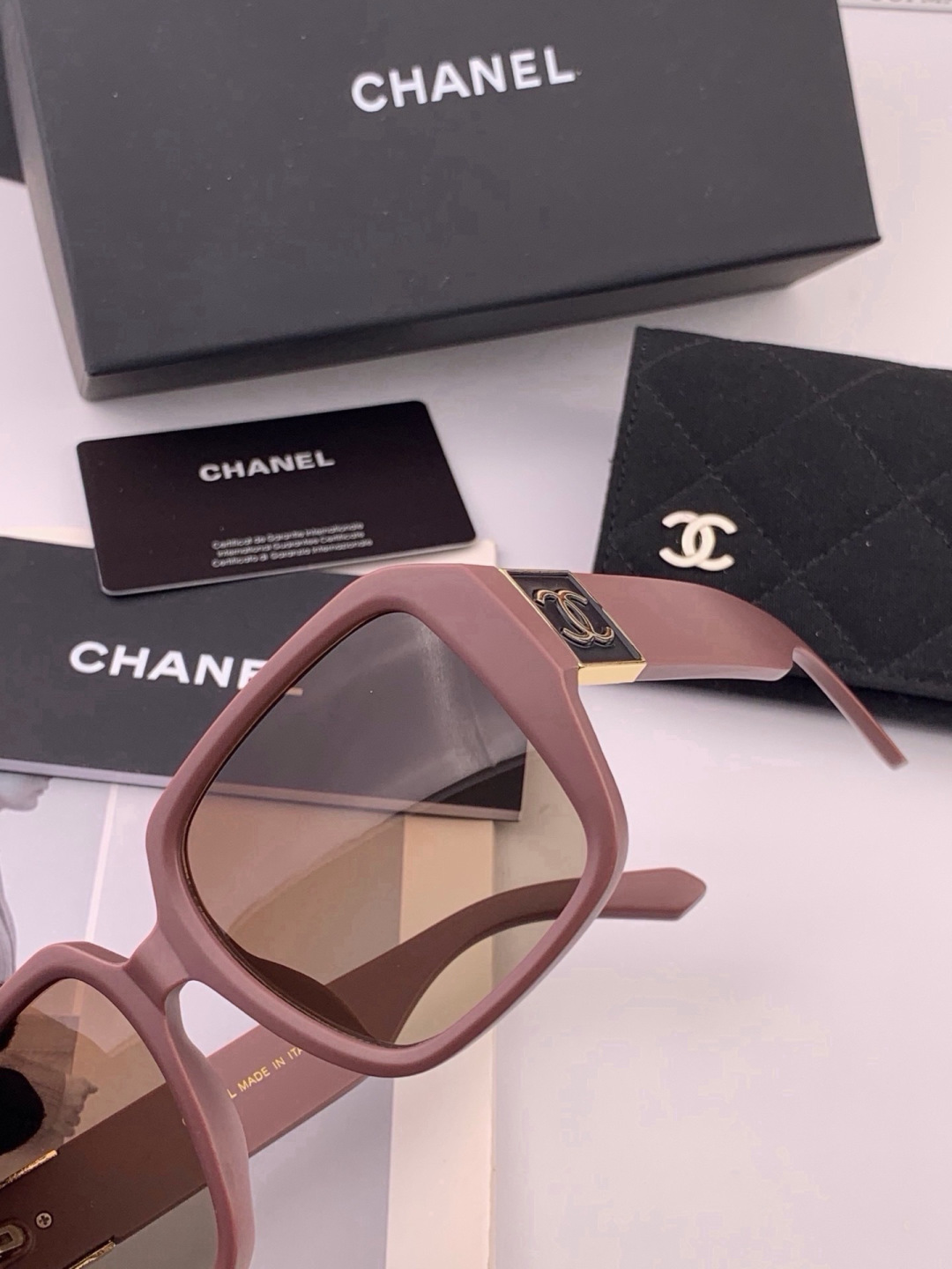 🔺CHANEL🔻官方早春新款，众多明星同款[色]香奈儿‼️‼️新款大框墨镜 ，🌈🌈宝丽来超清太阳镜🔝🔝型号：CH8700