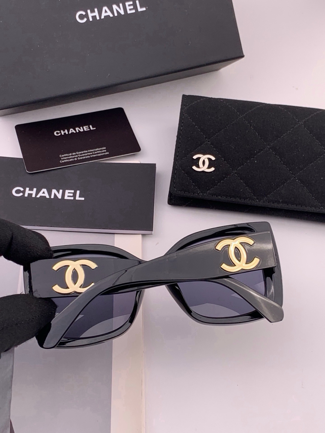 🔺CHANEL🔻官方早春新款，众多明星同款[色]香奈儿‼️‼️新款大框墨镜 ，🌈🌈宝丽来超清太阳镜🔝🔝型号：CH8700