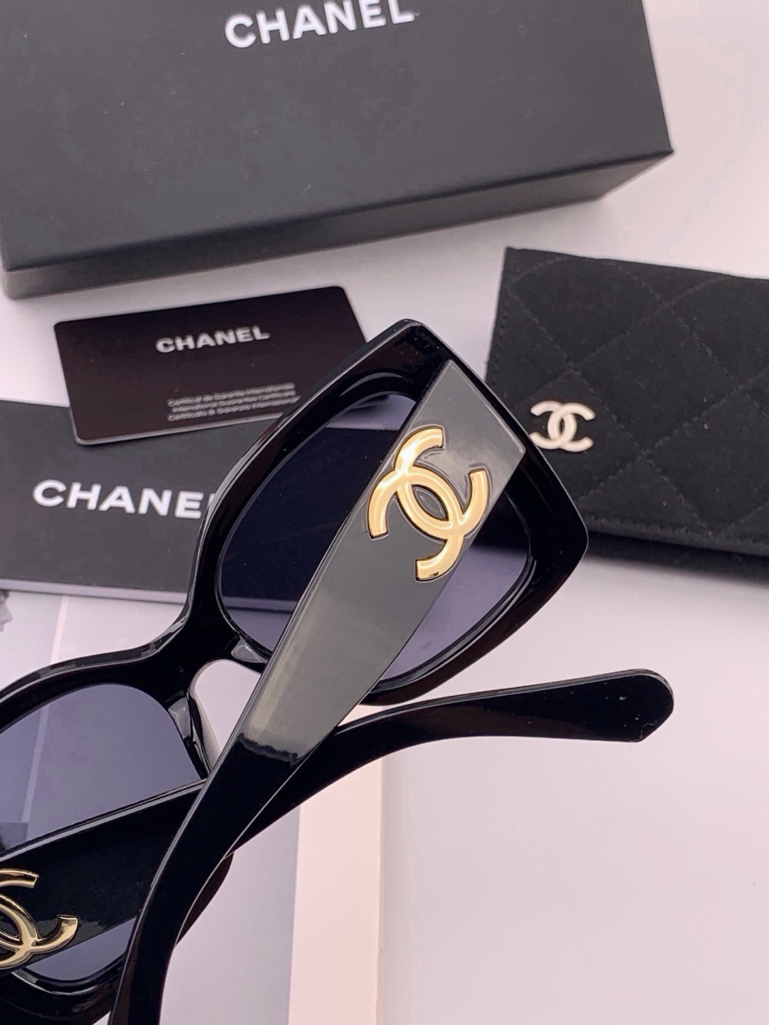 🔺CHANEL🔻官方早春新款，众多明星同款[色]香奈儿‼️‼️新款大框墨镜 ，🌈🌈宝丽来超清太阳镜🔝🔝型号：CH8700
