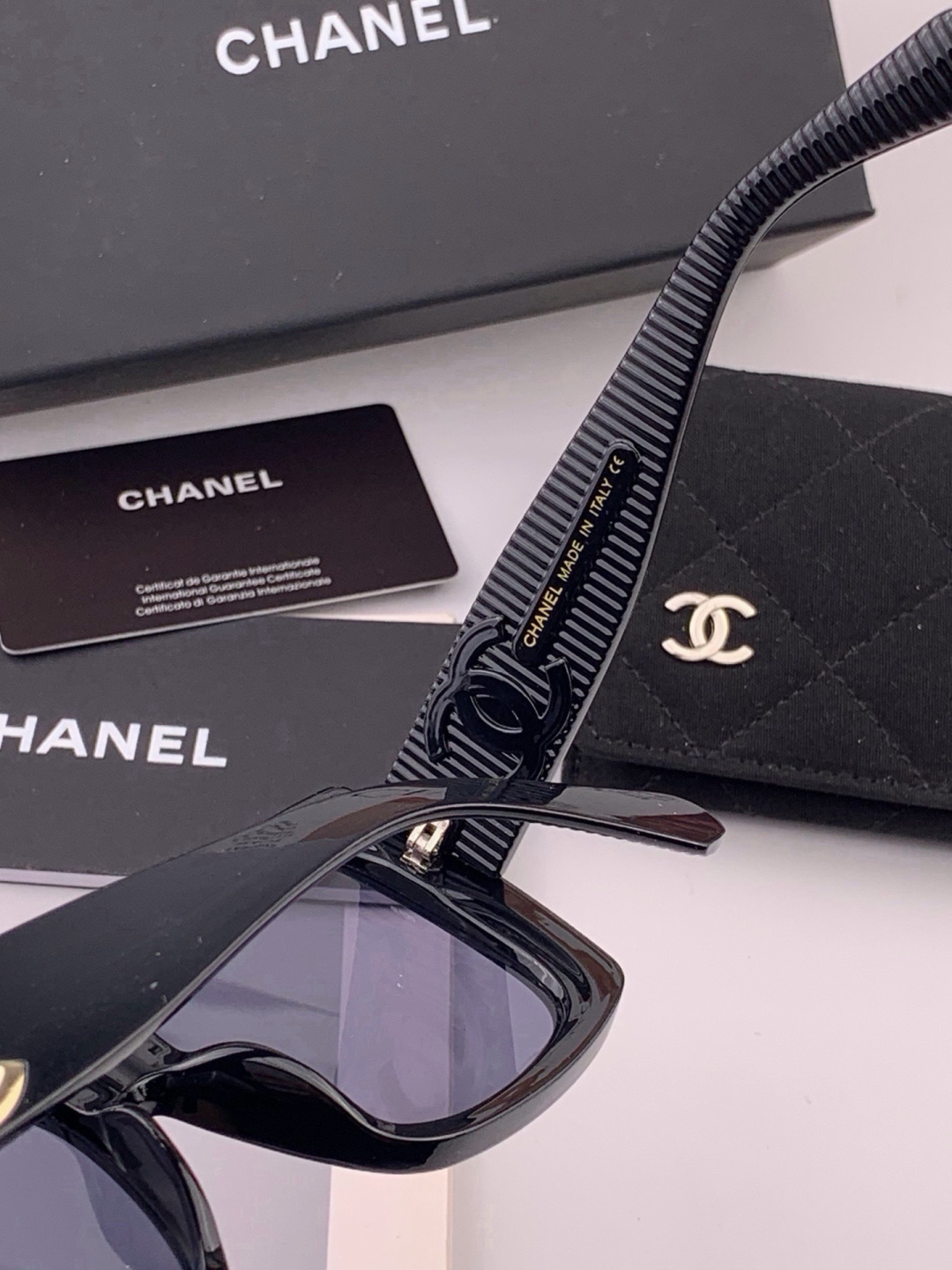 🔺CHANEL🔻官方早春新款，众多明星同款[色]香奈儿‼️‼️新款大框墨镜 ，🌈🌈宝丽来超清太阳镜🔝🔝型号：CH8700