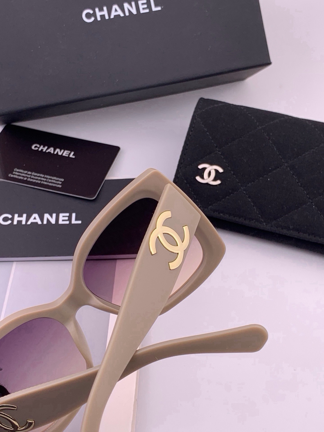 🔺CHANEL🔻官方早春新款，众多明星同款[色]香奈儿‼️‼️新款大框墨镜 ，🌈🌈宝丽来超清太阳镜🔝🔝型号：CH8700