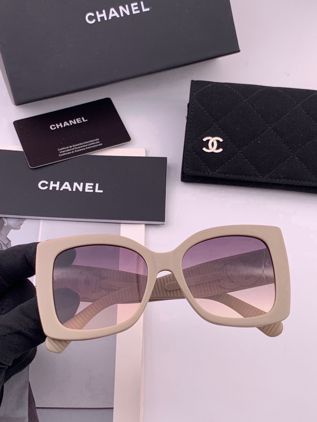 🔺CHANEL🔻官方早春新款，众多明星同款[色]香奈儿‼️‼️新款大框墨镜 ，🌈🌈宝丽来超清太阳镜🔝🔝型号：CH8700