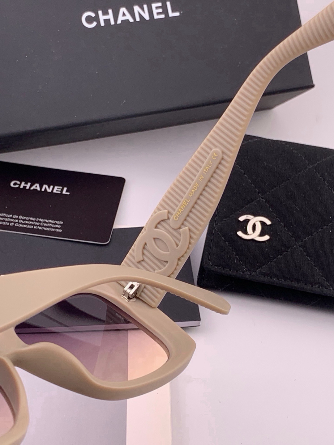 🔺CHANEL🔻官方早春新款，众多明星同款[色]香奈儿‼️‼️新款大框墨镜 ，🌈🌈宝丽来超清太阳镜🔝🔝型号：CH8700