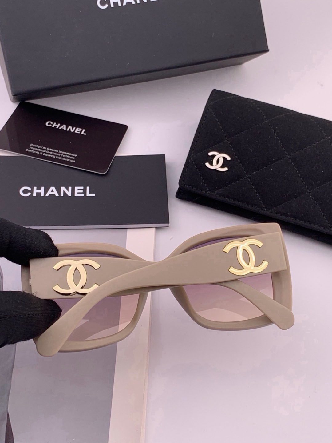 🔺CHANEL🔻官方早春新款，众多明星同款[色]香奈儿‼️‼️新款大框墨镜 ，🌈🌈宝丽来超清太阳镜🔝🔝型号：CH8700