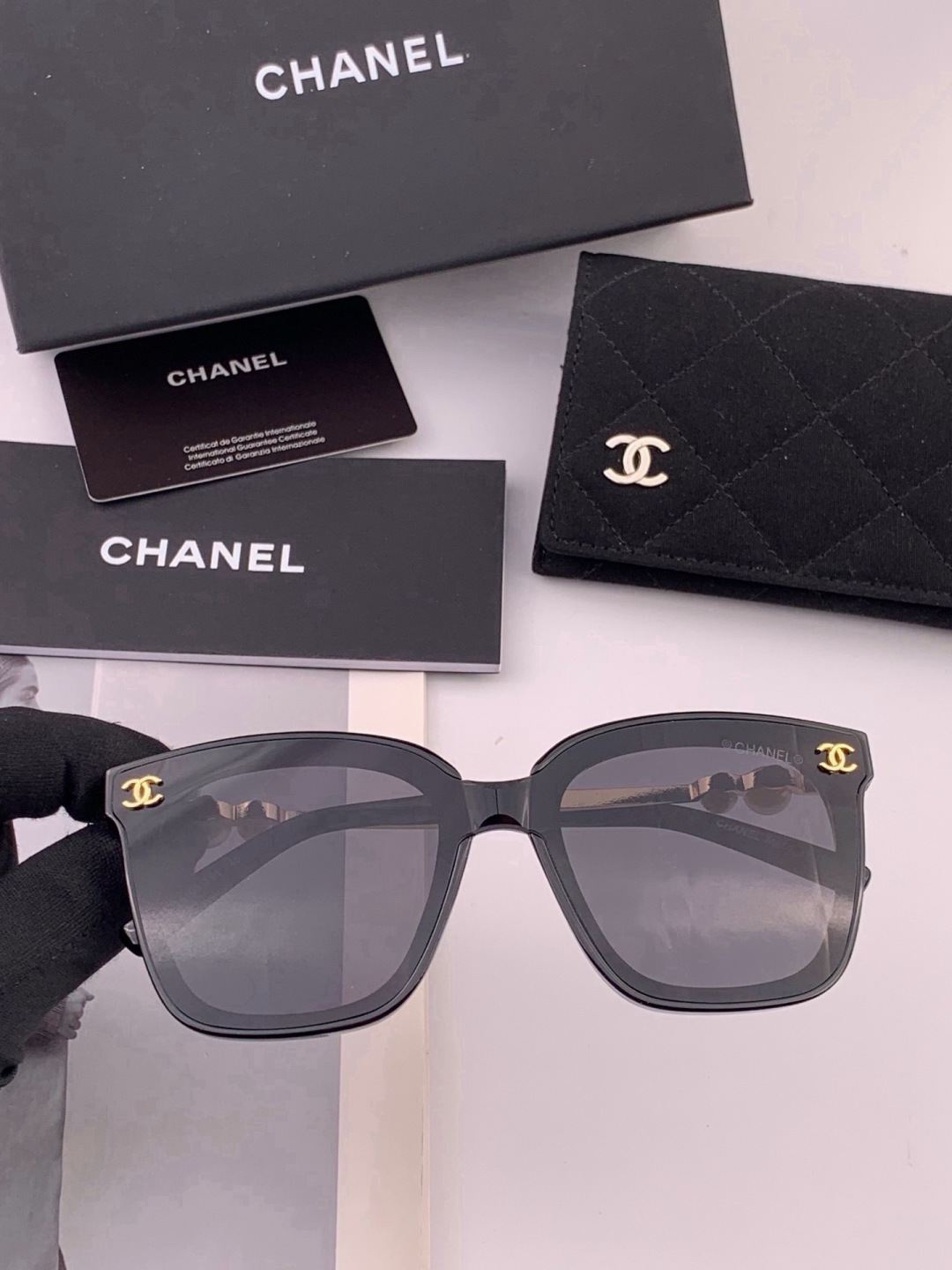 🔺CHANEL🔻官方早春新款，众多明星同款[色]香奈儿‼️‼️新款大框墨镜 ，🌈🌈宝丽来超清太阳镜🔝🔝型号：CH4231
