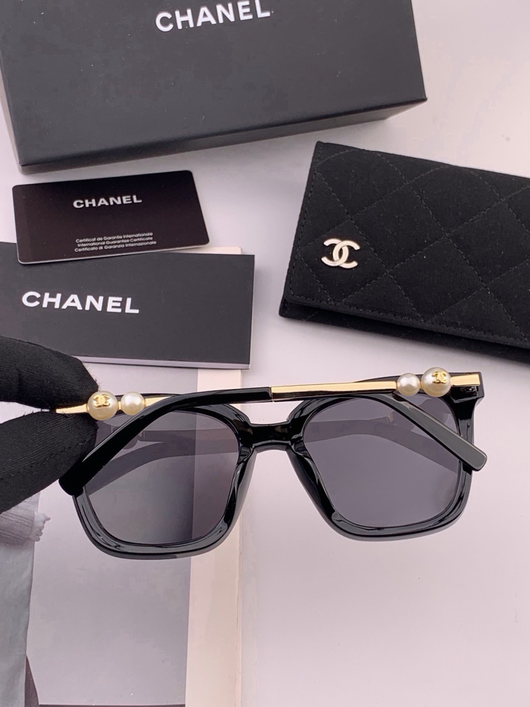 🔺CHANEL🔻官方早春新款，众多明星同款[色]香奈儿‼️‼️新款大框墨镜 ，🌈🌈宝丽来超清太阳镜🔝🔝型号：CH4231
