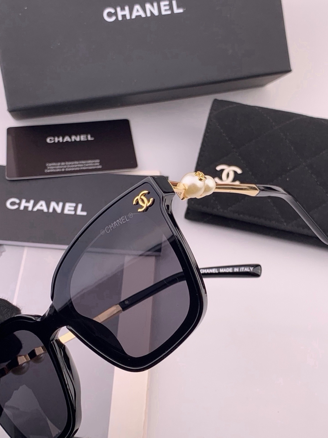 🔺CHANEL🔻官方早春新款，众多明星同款[色]香奈儿‼️‼️新款大框墨镜 ，🌈🌈宝丽来超清太阳镜🔝🔝型号：CH4231