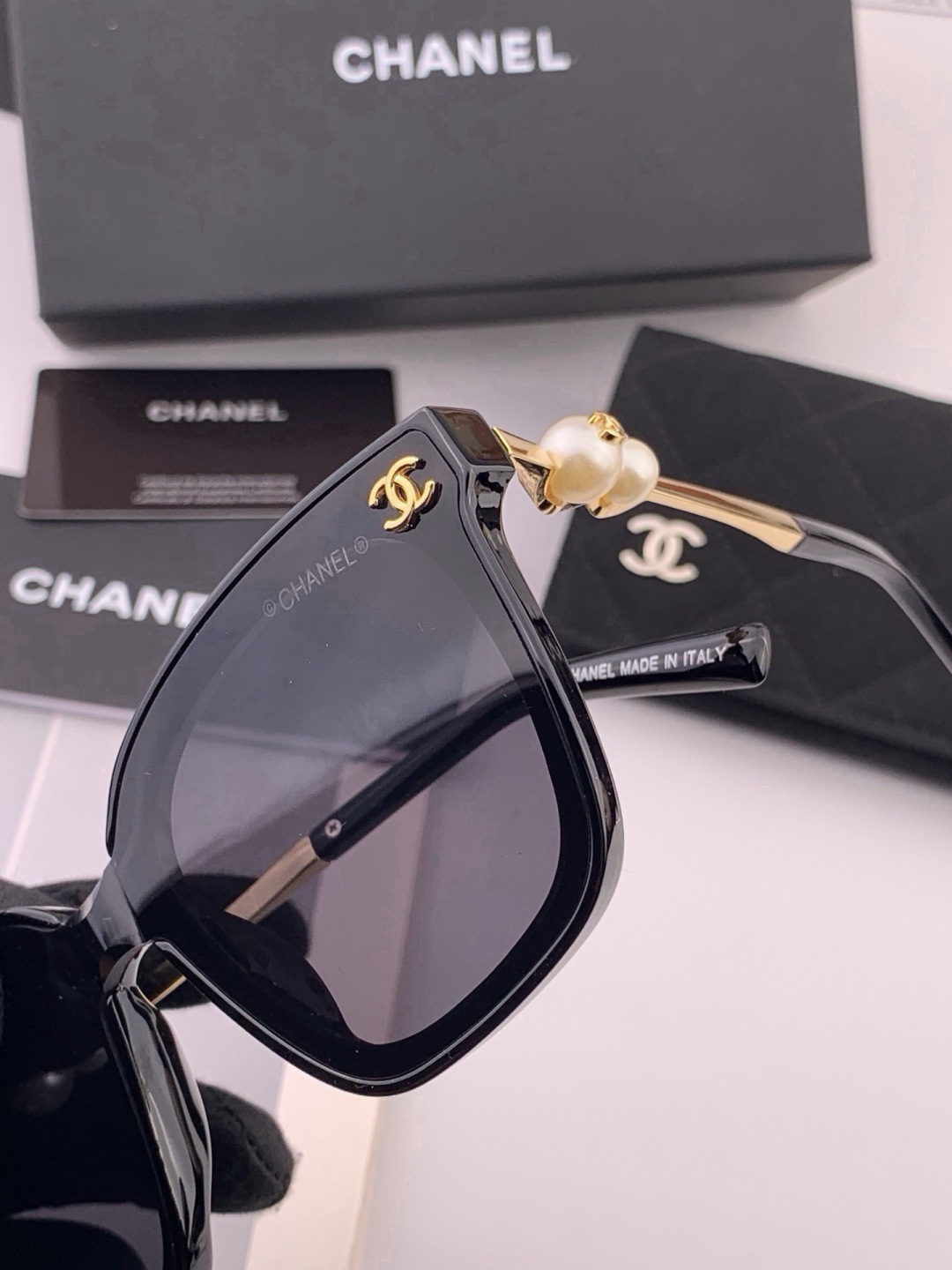 🔺CHANEL🔻官方早春新款，众多明星同款[色]香奈儿‼️‼️新款大框墨镜 ，🌈🌈宝丽来超清太阳镜🔝🔝型号：CH4231