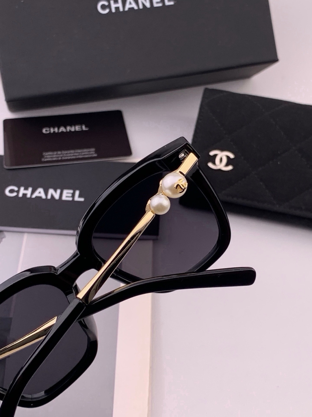 🔺CHANEL🔻官方早春新款，众多明星同款[色]香奈儿‼️‼️新款大框墨镜 ，🌈🌈宝丽来超清太阳镜🔝🔝型号：CH4231