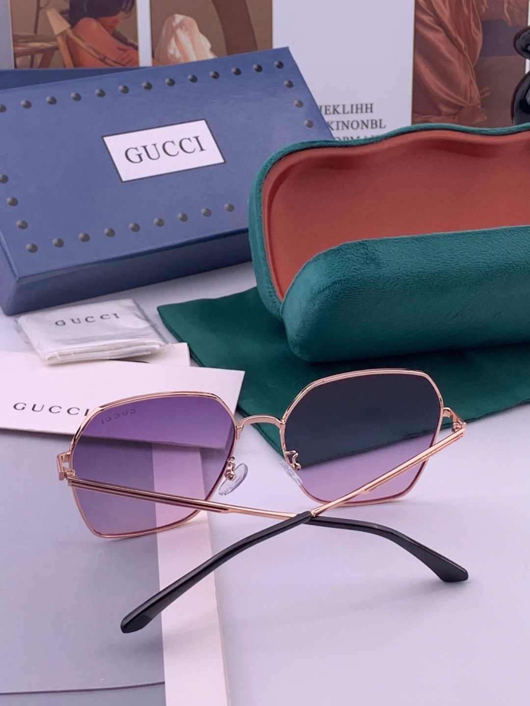 GUCCI  开春新款 马鞍扣镜腿系列墨镜，优雅方框太阳镜各路网红纷纷带起气场满分‼️ 俏皮甜美.上脸效果更佳.金属质感