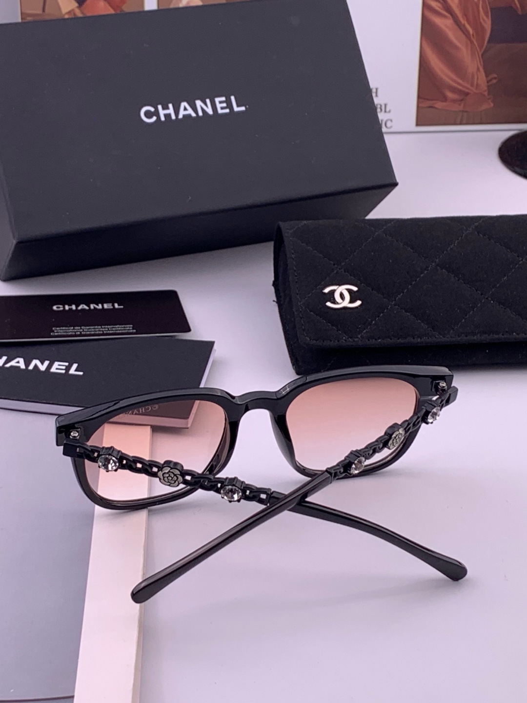 新品CHANEL 香奈儿太阳镜以独特魅力和前卫风格诠释春夏最新眼镜，质感超好佩带舒适 型号：CH5236