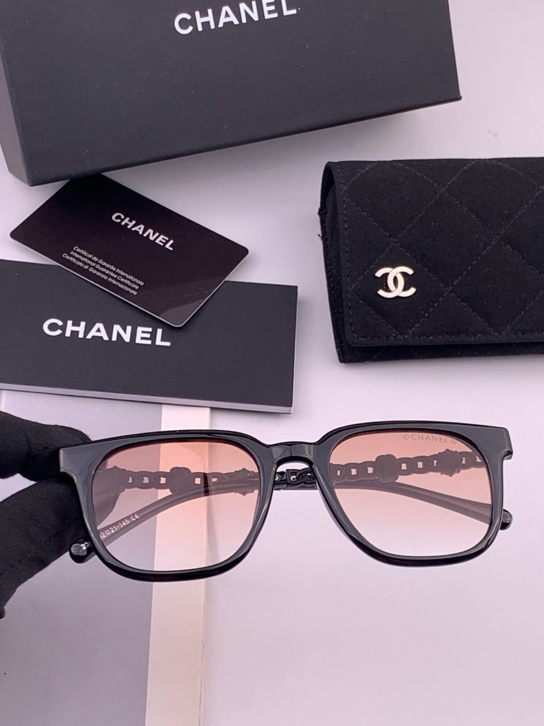 新品CHANEL 香奈儿太阳镜以独特魅力和前卫风格诠释春夏最新眼镜，质感超好佩带舒适 型号：CH5236
